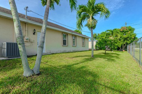 House in Port St. Lucie, Florida 4 bedrooms, 183.39 sq.m. № 2083032 - photo 27