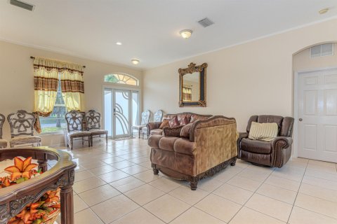 House in Port St. Lucie, Florida 4 bedrooms, 183.39 sq.m. № 2083032 - photo 6