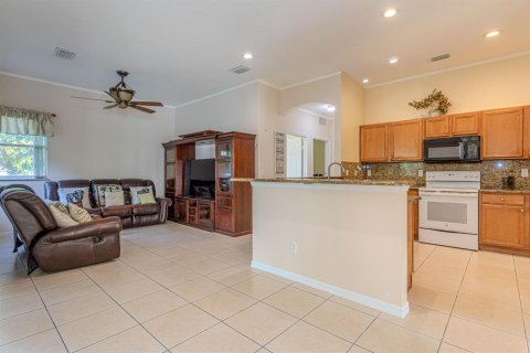 House in Port St. Lucie, Florida 4 bedrooms, 183.39 sq.m. № 2083032 - photo 10
