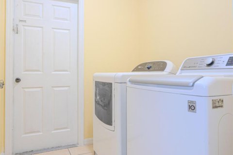 House in Port St. Lucie, Florida 4 bedrooms, 183.39 sq.m. № 2083032 - photo 22