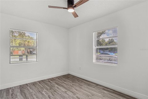 Casa en venta en Orlando, Florida, 4 dormitorios, 147.9 m2 № 1913832 - foto 16