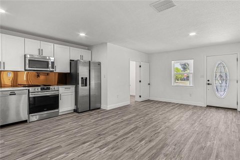Casa en venta en Orlando, Florida, 4 dormitorios, 147.9 m2 № 1913832 - foto 7