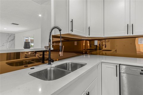 Casa en venta en Orlando, Florida, 4 dormitorios, 147.9 m2 № 1913832 - foto 11