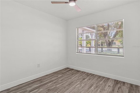 Casa en venta en Orlando, Florida, 4 dormitorios, 147.9 m2 № 1913832 - foto 14