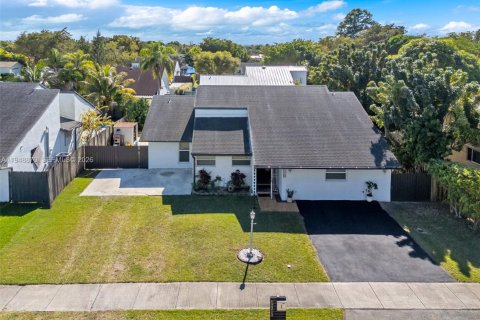 Villa ou maison à vendre à Miami, Floride: 3 chambres, 210.7 m2 № 2004692 - photo 3