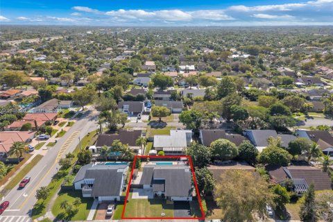 Villa ou maison à vendre à Miami, Floride: 3 chambres, 210.7 m2 № 2004692 - photo 16