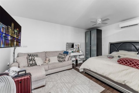 Villa ou maison à vendre à Miami, Floride: 3 chambres, 210.7 m2 № 2004692 - photo 24