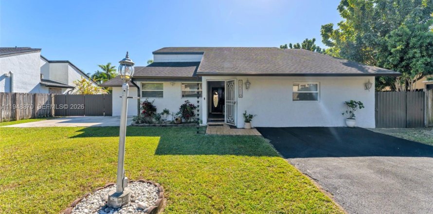 Villa ou maison à Miami, Floride 3 chambres, 210.7 m2 № 2004692