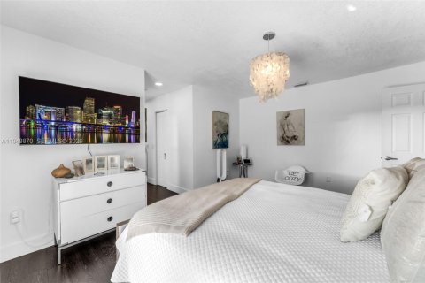 Villa ou maison à vendre à Miami, Floride: 3 chambres, 210.7 m2 № 2004692 - photo 8