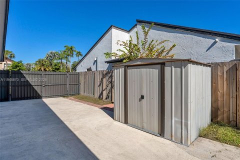 Villa ou maison à vendre à Miami, Floride: 3 chambres, 210.7 m2 № 2004692 - photo 18