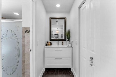 Villa ou maison à vendre à Miami, Floride: 3 chambres, 210.7 m2 № 2004692 - photo 9