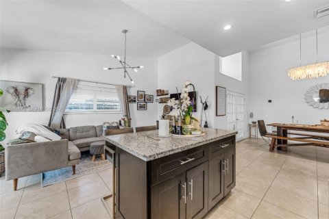 Villa ou maison à vendre à Miami, Floride: 3 chambres, 210.7 m2 № 2004692 - photo 5