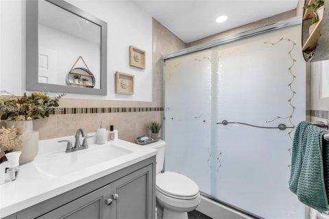 Villa ou maison à vendre à Miami, Floride: 3 chambres, 210.7 m2 № 2004692 - photo 11