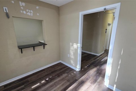 Propiedad comercial en alquiler en Wesley Chapel, Florida, 139.35 m2 № 2145595 - foto 21