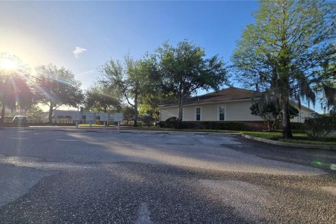 Propiedad comercial en alquiler en Wesley Chapel, Florida, 139.35 m2 № 2145595 - foto 10