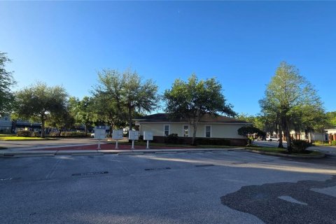 Propiedad comercial en alquiler en Wesley Chapel, Florida, 139.35 m2 № 2145595 - foto 9