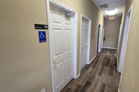Propiedad comercial en alquiler en Wesley Chapel, Florida, 139.35 m2 № 2145595 - foto 29