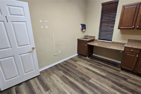 Propiedad comercial en alquiler en Wesley Chapel, Florida, 139.35 m2 № 2145595 - foto 28