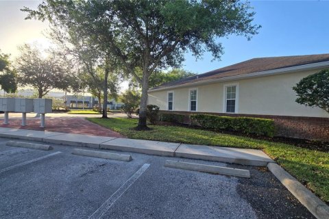Propiedad comercial en alquiler en Wesley Chapel, Florida, 139.35 m2 № 2145595 - foto 11