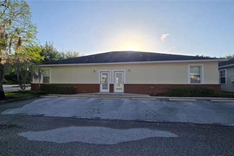Propiedad comercial en alquiler en Wesley Chapel, Florida, 139.35 m2 № 2145595 - foto 13