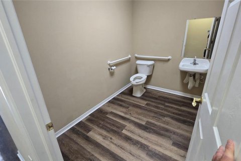 Propiedad comercial en alquiler en Wesley Chapel, Florida, 139.35 m2 № 2145595 - foto 30