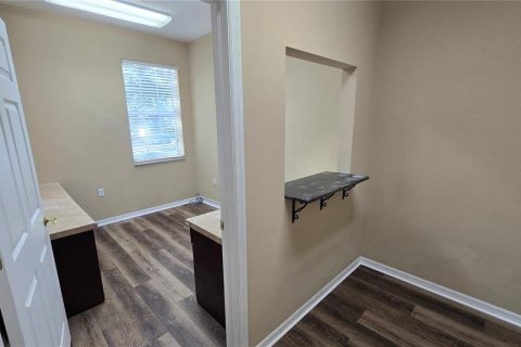 Propiedad comercial en alquiler en Wesley Chapel, Florida, 139.35 m2 № 2145595 - foto 23