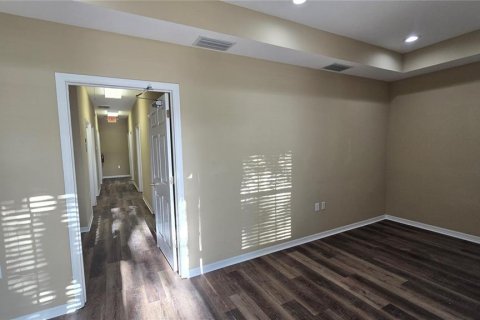 Propiedad comercial en alquiler en Wesley Chapel, Florida, 139.35 m2 № 2145595 - foto 18