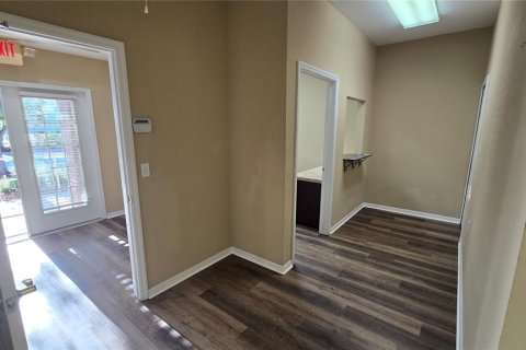 Propiedad comercial en alquiler en Wesley Chapel, Florida, 139.35 m2 № 2145595 - foto 22