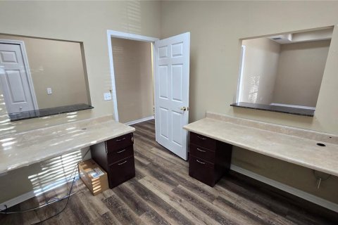 Propiedad comercial en alquiler en Wesley Chapel, Florida, 139.35 m2 № 2145595 - foto 24