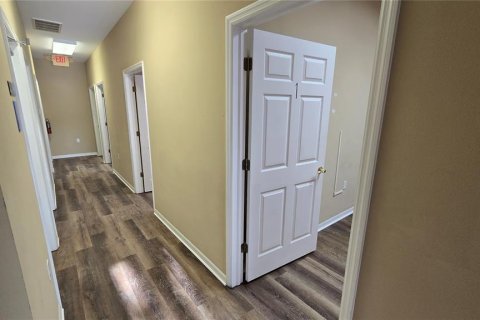 Propiedad comercial en alquiler en Wesley Chapel, Florida, 139.35 m2 № 2145595 - foto 26