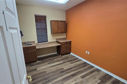 Propiedad comercial en alquiler en Wesley Chapel, Florida, 139.35 m2 № 2145595 - foto 27