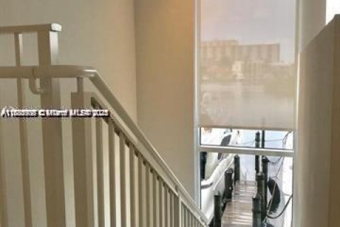 Copropriété à vendre à Sunny Isles Beach, Floride: 2 chambres, 122.07 m2 № 2035234 - photo 16
