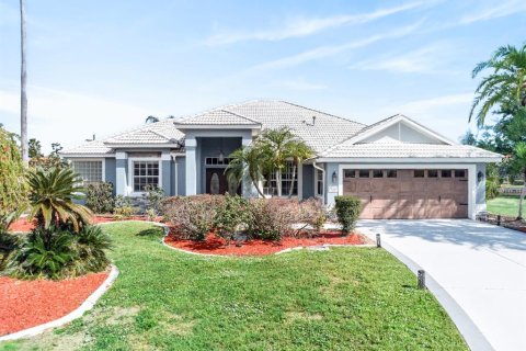 House in Bradenton, Florida 3 bedrooms, 240.34 sq.m. № 2232183 - photo 2