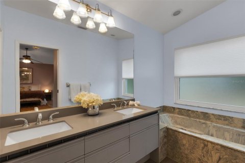 Villa ou maison à vendre à Sarasota, Floride: 3 chambres, 163.42 m2 № 2350365 - photo 29