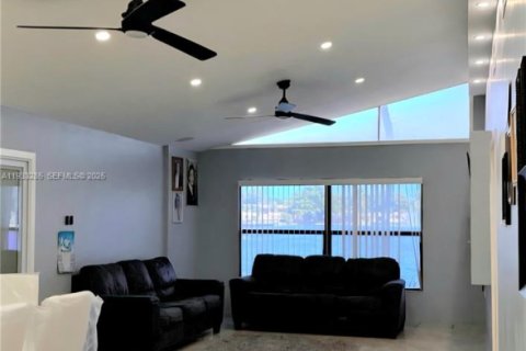Townhouse in Hollywood, Florida 2 bedrooms, 136.57 sq.m. № 1991185 - photo 6