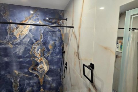 Townhouse in Hollywood, Florida 2 bedrooms, 136.57 sq.m. № 1991185 - photo 9