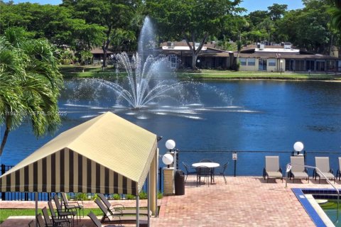 Townhouse in Hollywood, Florida 2 bedrooms, 136.57 sq.m. № 1991185 - photo 21