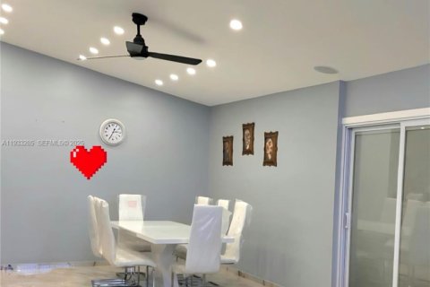 Townhouse in Hollywood, Florida 2 bedrooms, 136.57 sq.m. № 1991185 - photo 13