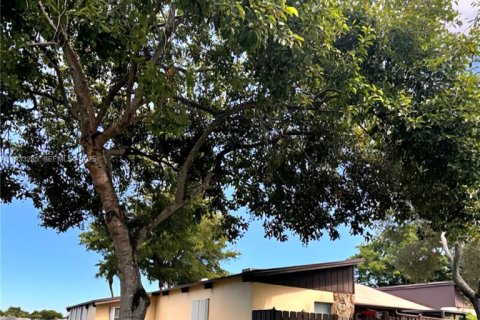 Townhouse in Hollywood, Florida 2 bedrooms, 136.57 sq.m. № 1991185 - photo 28