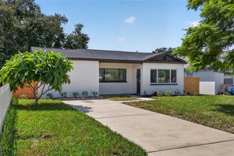 Casa en Saint Petersburg, Florida 3 dormitorios, 106.37 m2 № 2347770