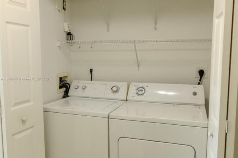 Condo in Miramar, Florida, 2 bedrooms  № 1941056 - photo 13