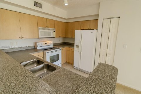 Condo in Miramar, Florida, 2 bedrooms  № 1941056 - photo 3