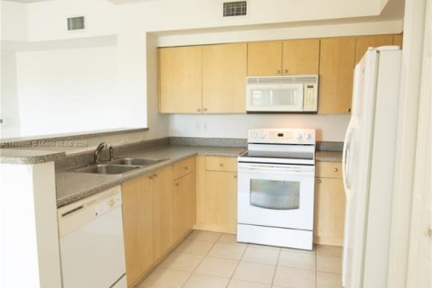 Condo in Miramar, Florida, 2 bedrooms  № 1941056 - photo 4