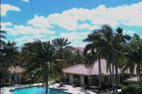 Condo in Miramar, Florida, 2 bedrooms  № 1941056 - photo 17