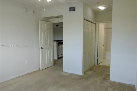 Condo in Miramar, Florida, 2 bedrooms  № 1941056 - photo 9
