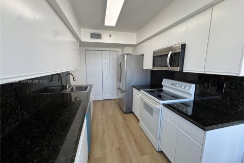 Condo in Aventura, Florida, 2 bedrooms № 2146095 - photo 23