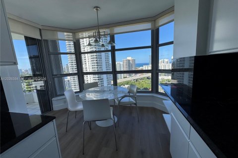 Condo in Aventura, Florida, 2 bedrooms № 2146095 - photo 20