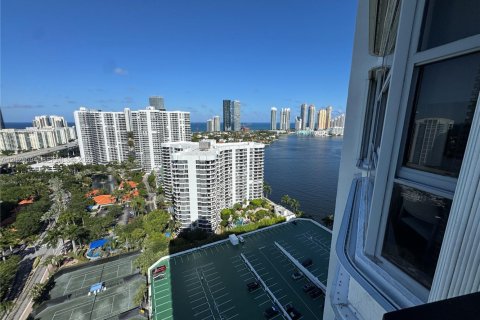 Condo in Aventura, Florida, 2 bedrooms № 2146095 - photo 4