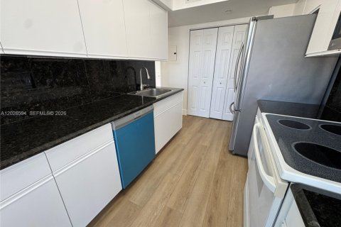 Condo in Aventura, Florida, 2 bedrooms № 2146095 - photo 22