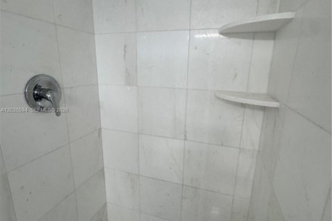 Condo in Aventura, Florida, 2 bedrooms № 2146095 - photo 24